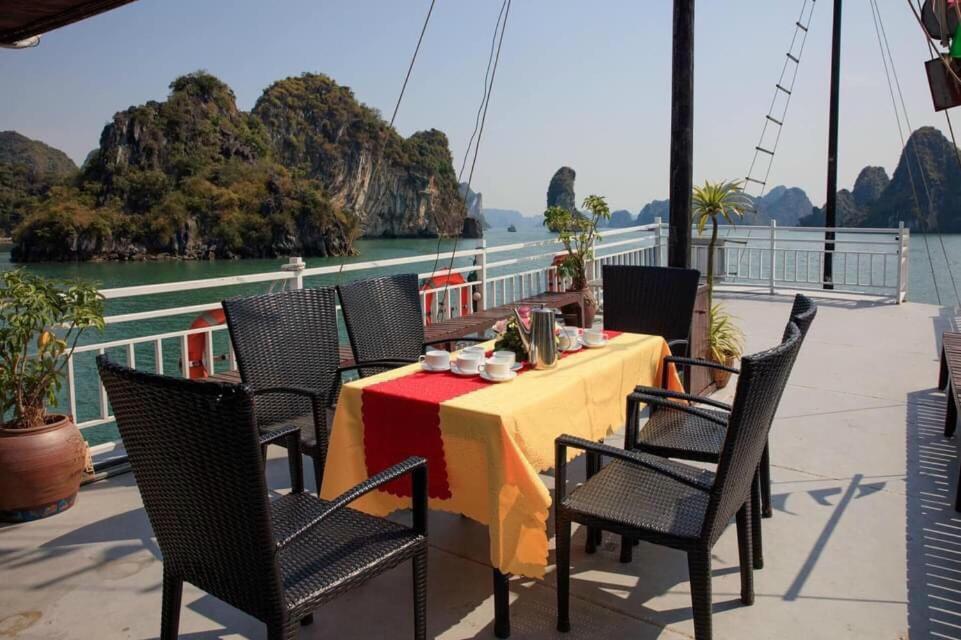 Moonlight Hotel Hạ Long Exterior foto